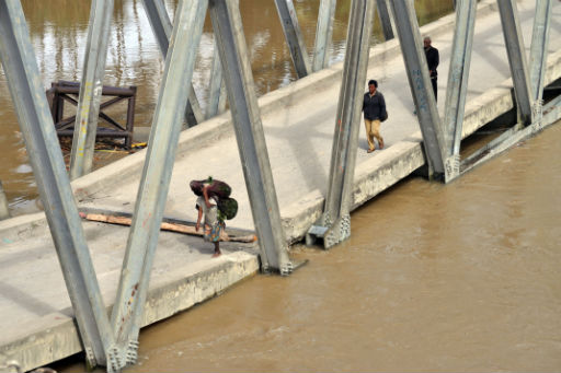 15 jaar oude brug Jayapura ingestort