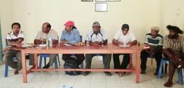 Moderator PDP Herman Awom bersama anggota PDP dan Dewan Adat Papua  menyatakan menolak Komunikasi Konstruktif dan menyatakan kesimpulam Sesmenkopolhukam keliru. Hal itu disampaikan dalam Jumpa pers PDP-DAP Jumat(4/11) di Sekretariat Muslim Papua Padang Bulan.