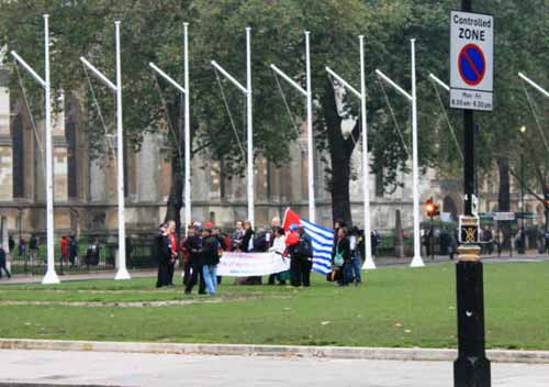 Suasana  demo yang diikuti sekitar 12 orang kelompok pendukung OPM pimpinan Beny Wenda di London , Selasa (23/10). 