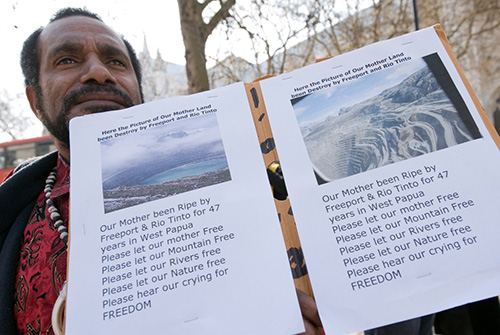 Benny Wenda, leader of the West Papuan Independence Movement, protests outside the QE2 center in central London, as Anglo-Australian mining company Rio Tinto holds it's annual general meeting on April 15, 2010. (AFP Photo/Leon Neal)