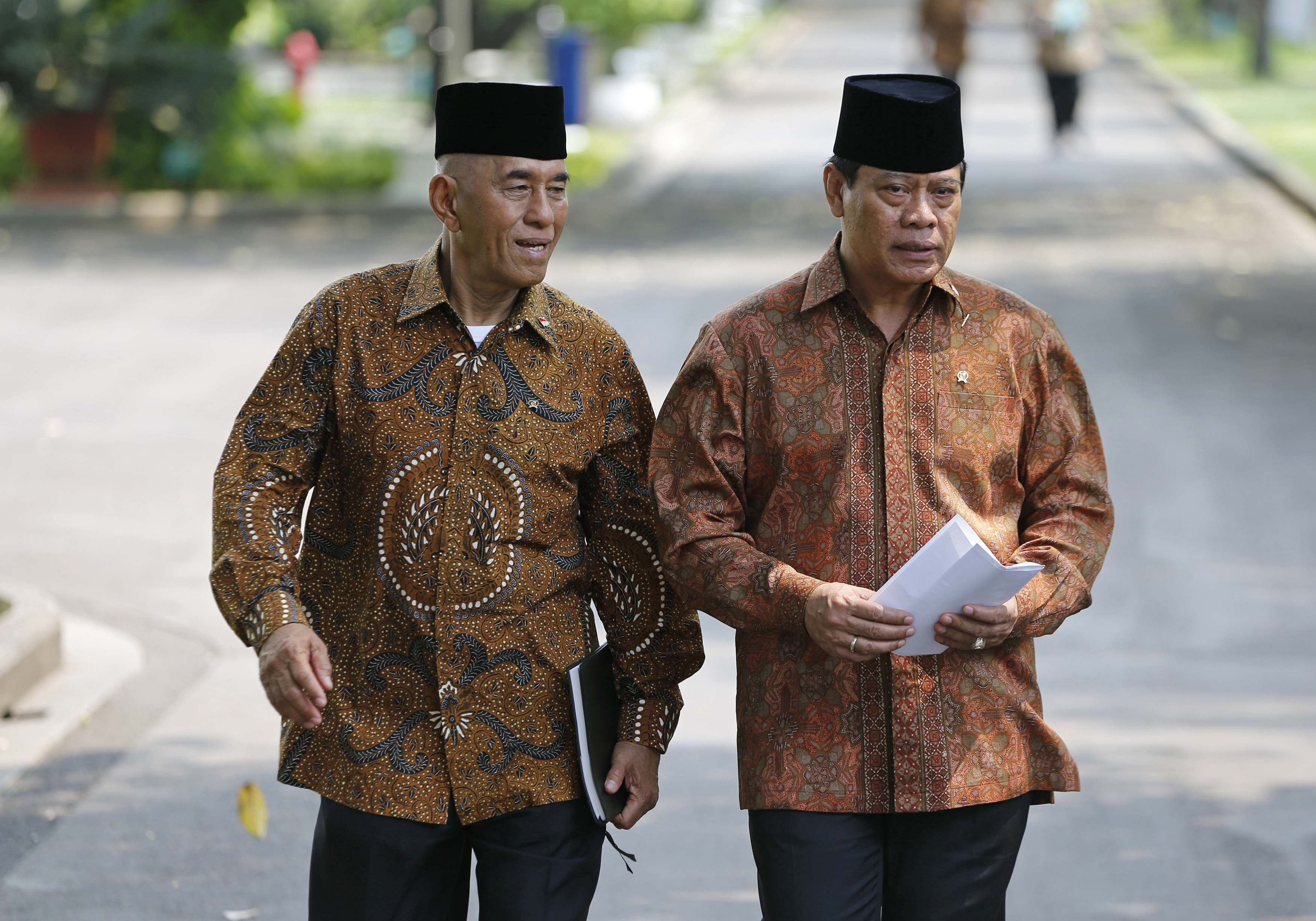 2014-10-27t084141z 1283765110 gm1eaar1a6h01 rtrmadp 3 indonesia-politics-cabinet