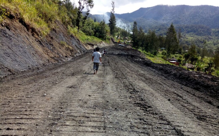trans-papua-road-courtesy-kemenpupr-909x564